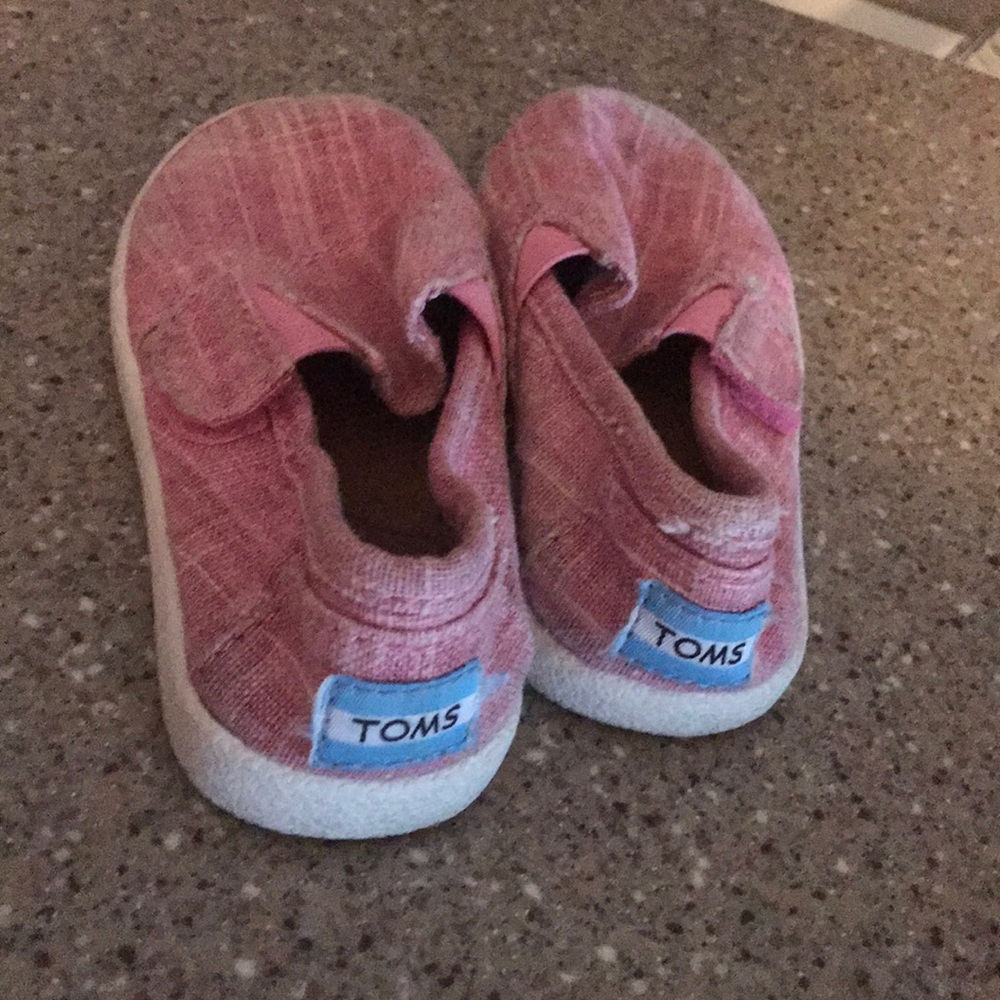 Girls size 7 pink toms